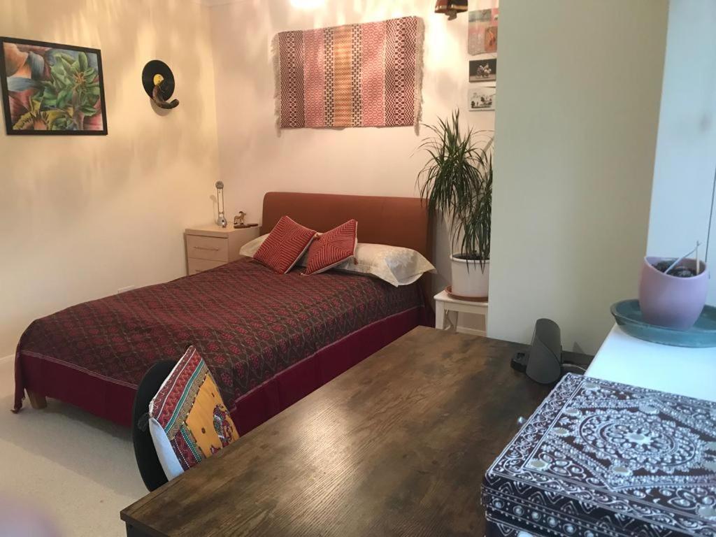 Serene Spacious Room Staines-upon-Thames Exterior photo
