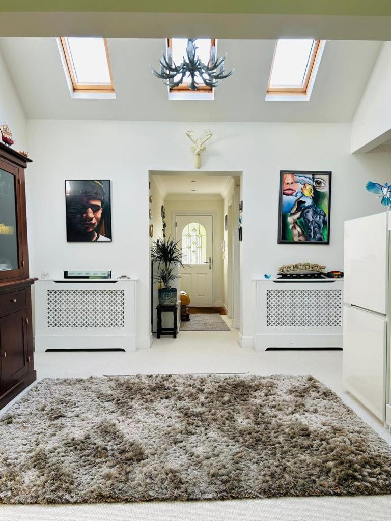 Serene Spacious Room Staines-upon-Thames Exterior photo